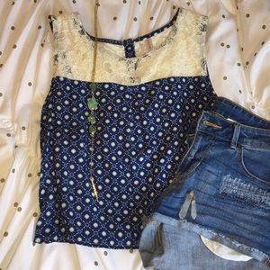 Patterned & Laced Blue Buttoned Back Crop top